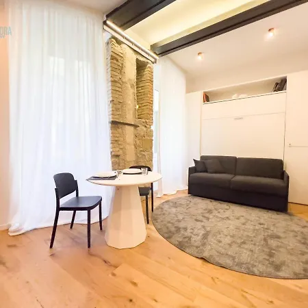 Imbriani 2 Tirabora Short Rent *